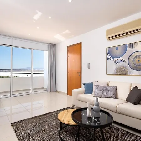 The Saline Views Makenzy Daire