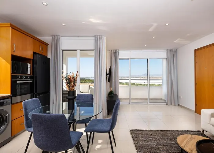 The Saline Views Makenzy דירה