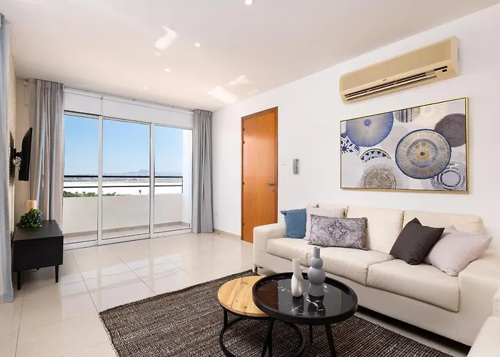 The Saline Views Makenzy דירה