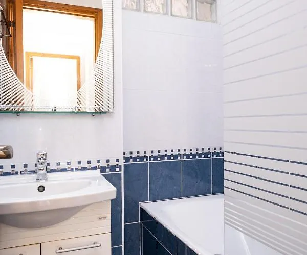 The Saline Views Makenzy דירה